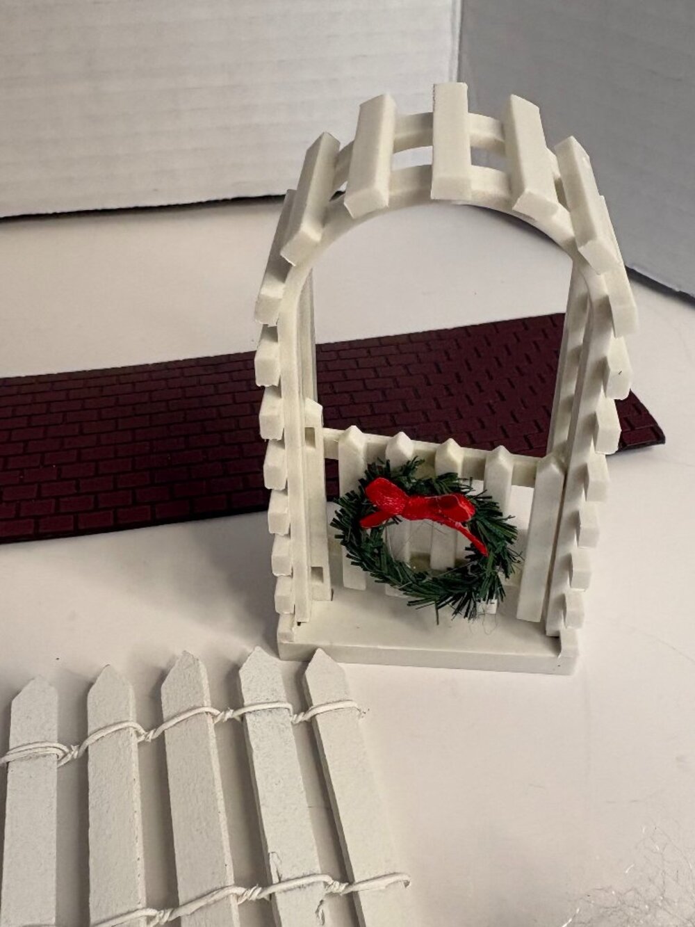 Christmas Village Accessory Lot Wood Picket Fences Gate & Brick Road Holiday Déc